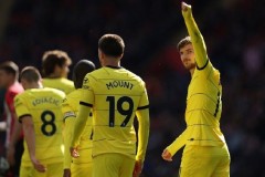 利物浦2-1伊萨克处子球+埃基蒂克红牌险胜晋级